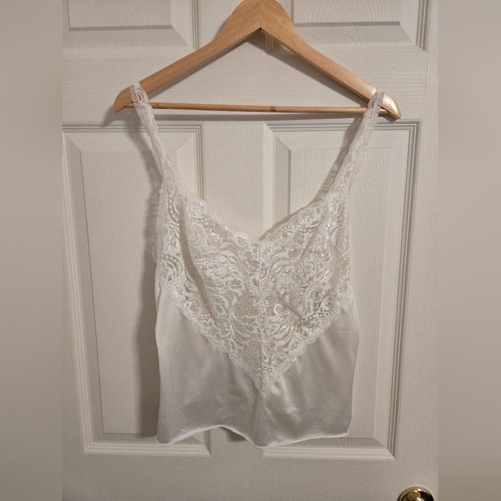 Vintage Vanity Fair Cream Elegant Lace Trim Satin Camisole Size 38/44